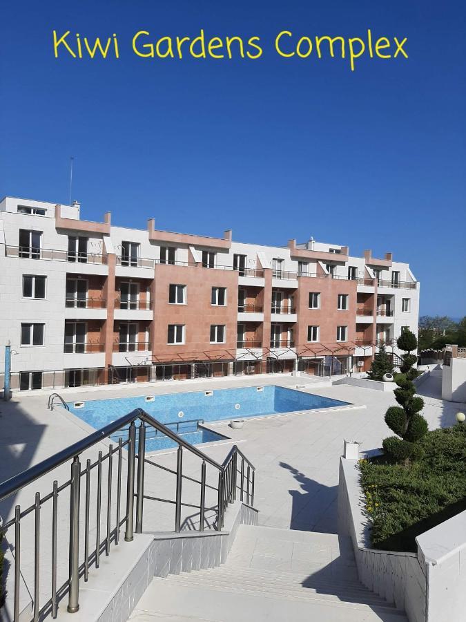Apartment-Studio Daisy In Kiwi Gardens Complex Бяла Экстерьер фото