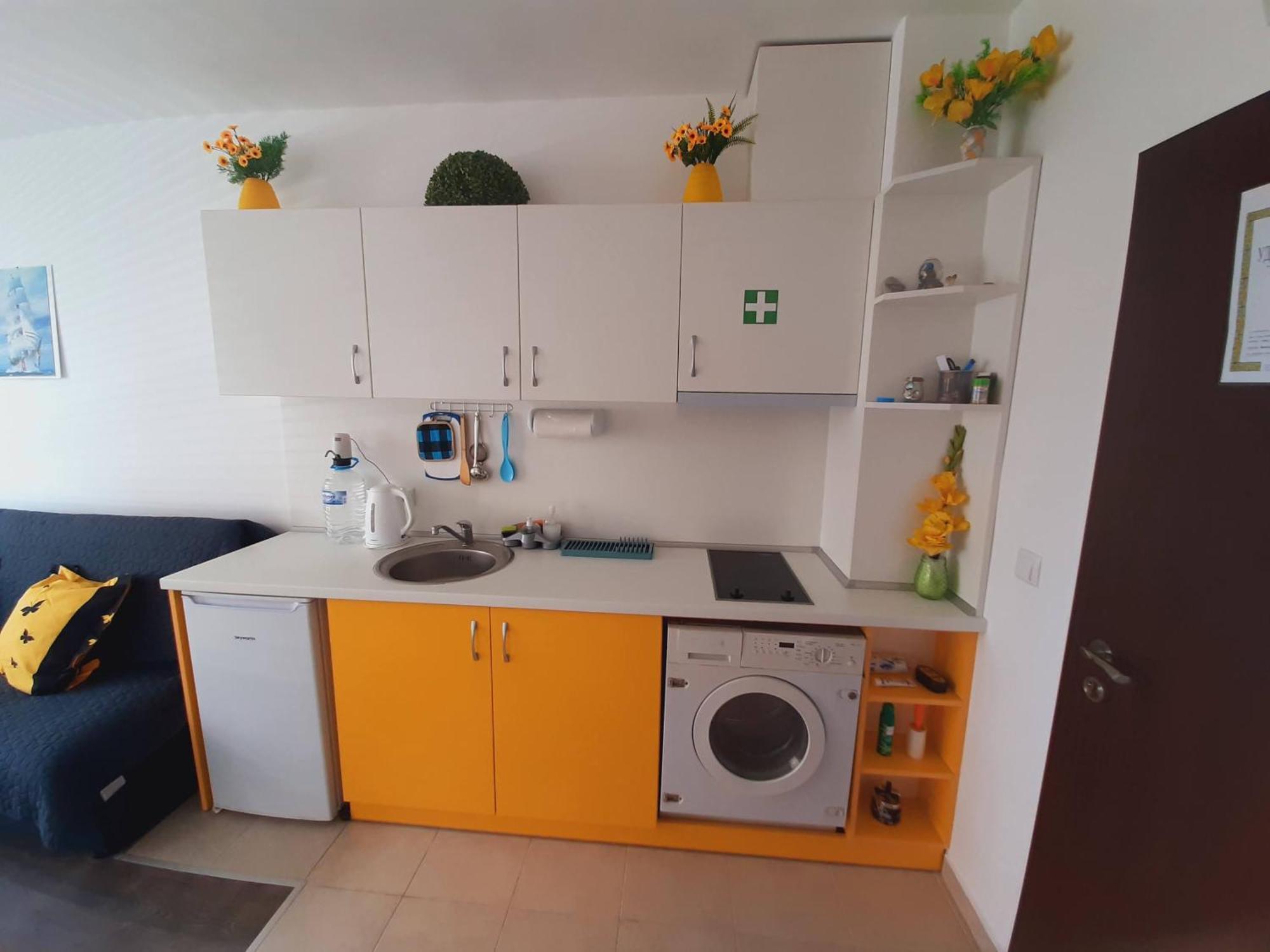 Apartment-Studio Daisy In Kiwi Gardens Complex Бяла Экстерьер фото